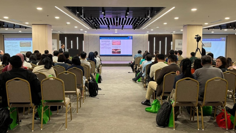 Attendees Viewing presentation in Kuala Lumpur